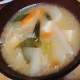 冷凍野菜を炒めてお味噌汁